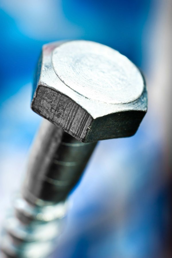 Boulon à tête hexagonale : comprendre ses spécificités et avantages