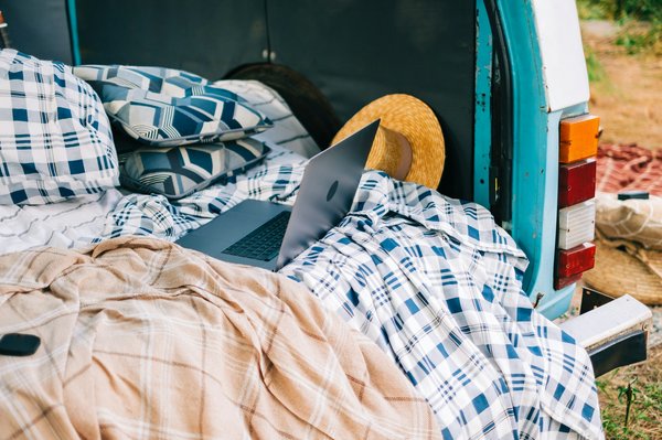 Plaid pour camping car en cachemire : confort absolu en voyage