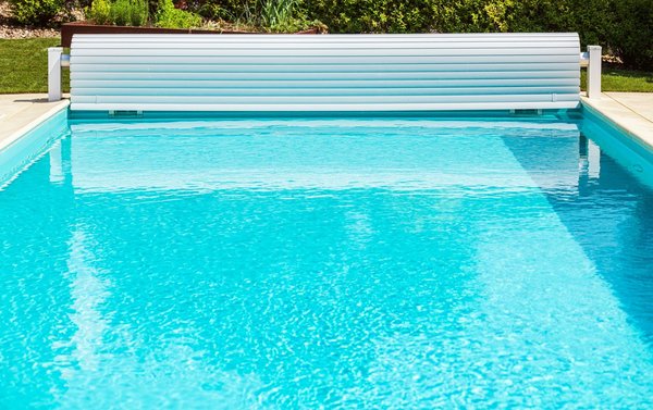 Les bâches de piscine : protection et confort à prix doux